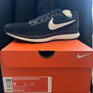 Nike Air Zoom Pegasus 34 BNIB sz 9